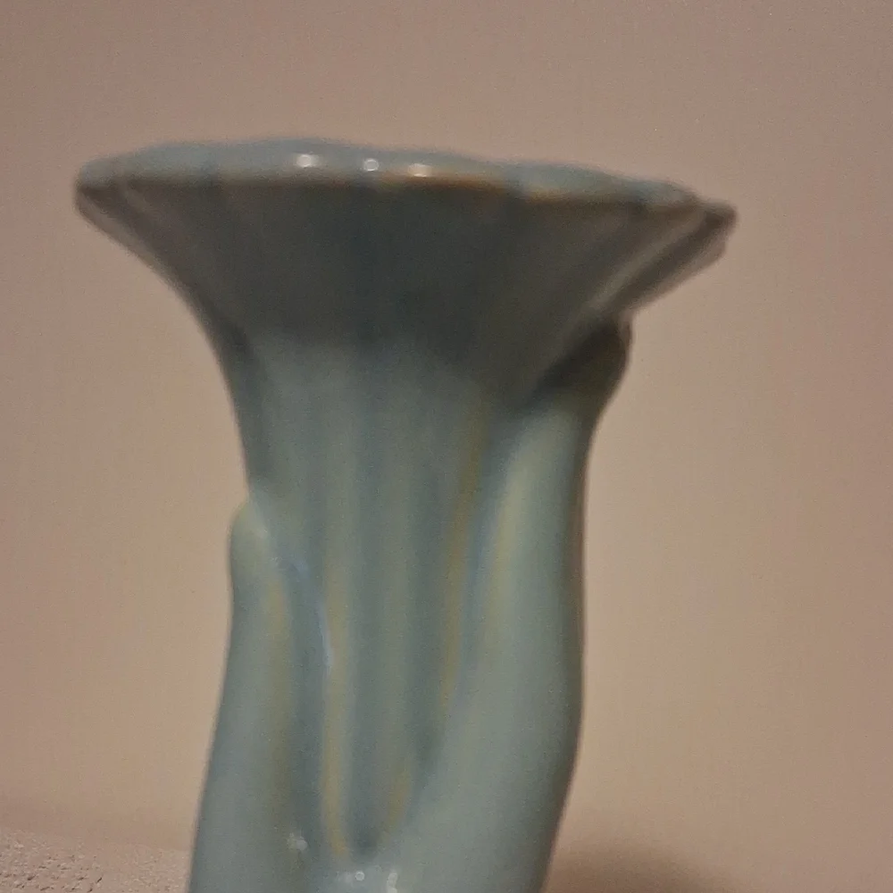 🌷 Vintage Shawnee Pottery Blue Tulip Hand Vase – USA, 1940s